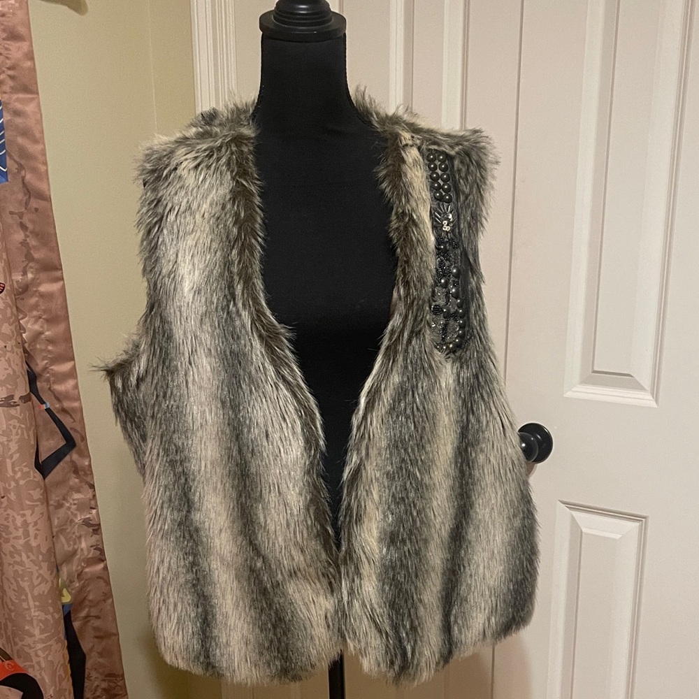 Cato Faux Fur Vest in Cream and Brown beaded detail 18/20 plus size